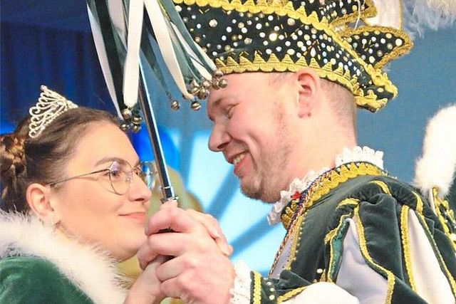 Das Prinzenpaar Andre I. und Lea I. (Wiening) hatte seinen Spaß bei der Karnevalssitzung der Suttorfer Schützen. Das Prinzenpaar Andre I. und Lea I. (Wiening) hatte seinen Spaß bei der Karnevalssitzung der Suttorfer Schützen.